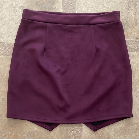 Maroon skirt - Picture 2 of 2